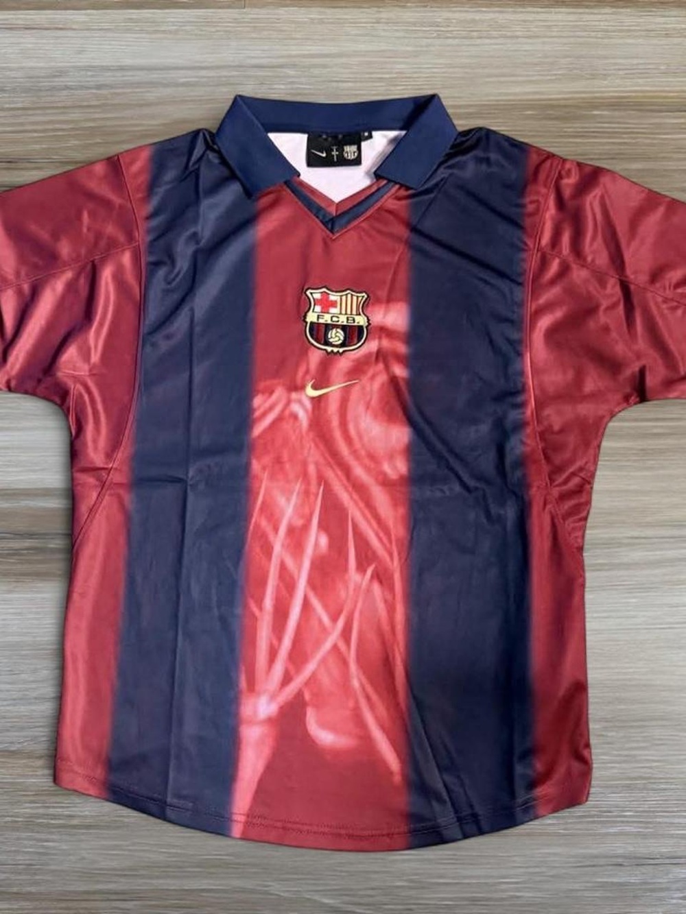 Nike FC Barcelona x Cactus Jack Retro 00/01 Skeleton Jersey M Red